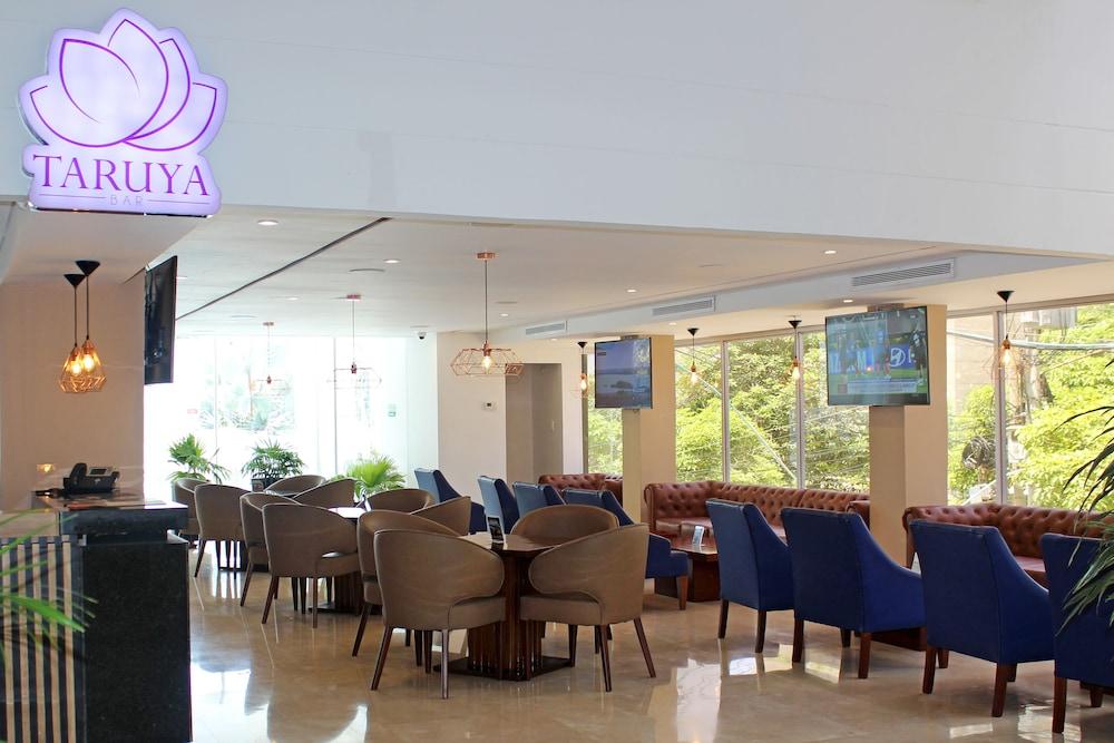 Hotel Barranquilla Plaza Exterior photo A restaurant in the airport
